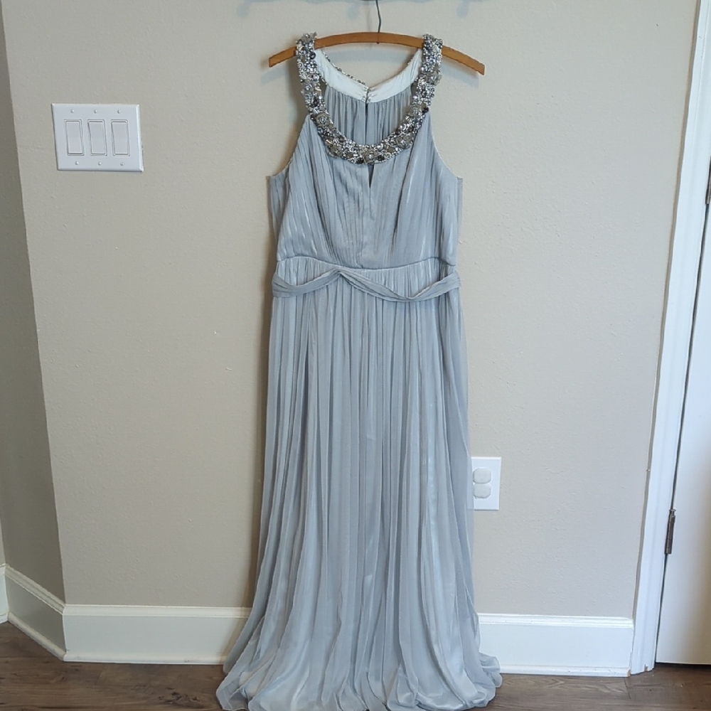 Jenny Packham Elegant Gray Maxi Gown